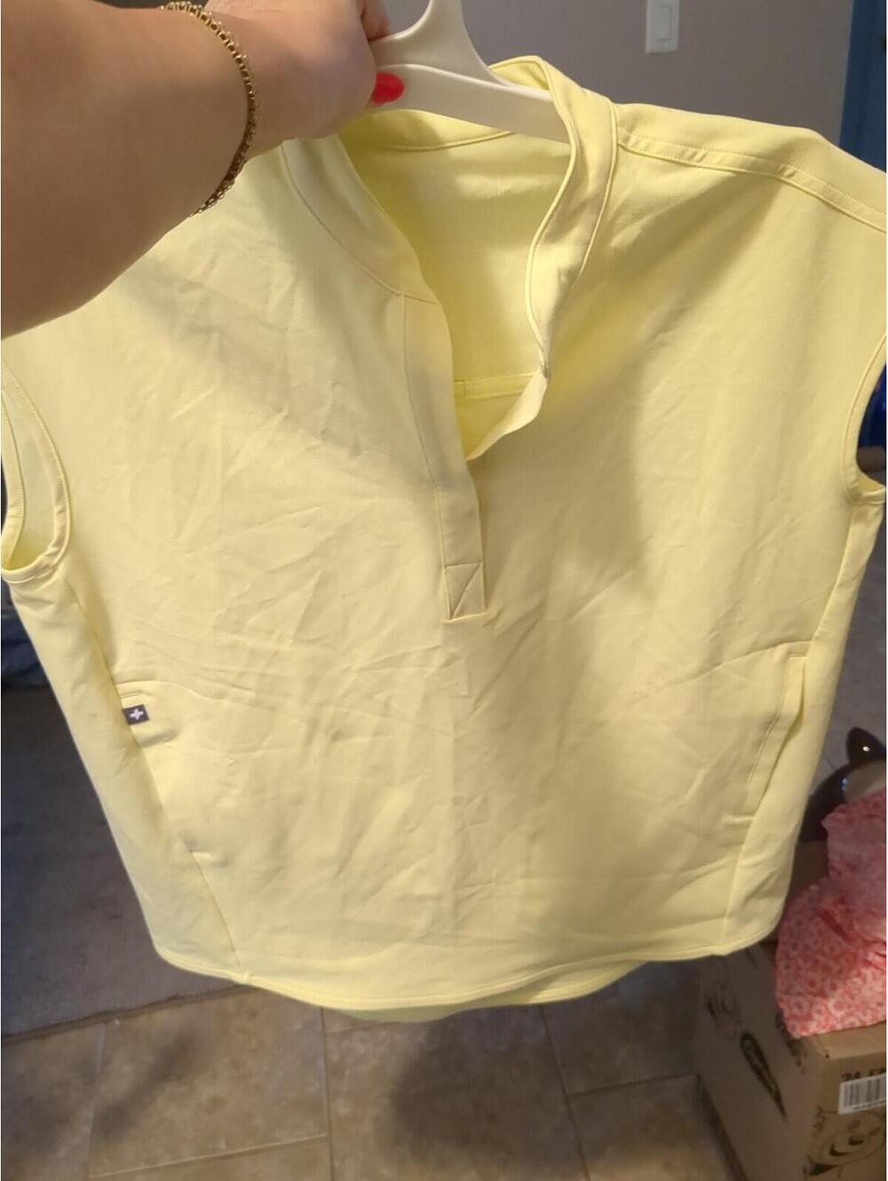 NWT FIGS Women’s Rafaela Oversized Scrub Top XXS Butter Yellow Shirt Pockets